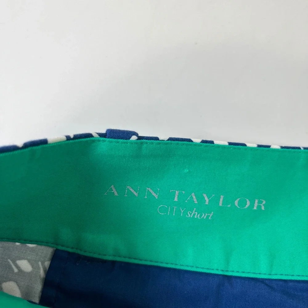 Ann Taylor City Short Women 8 Navy White Polka Dot Geometric‎ Preppy Casual